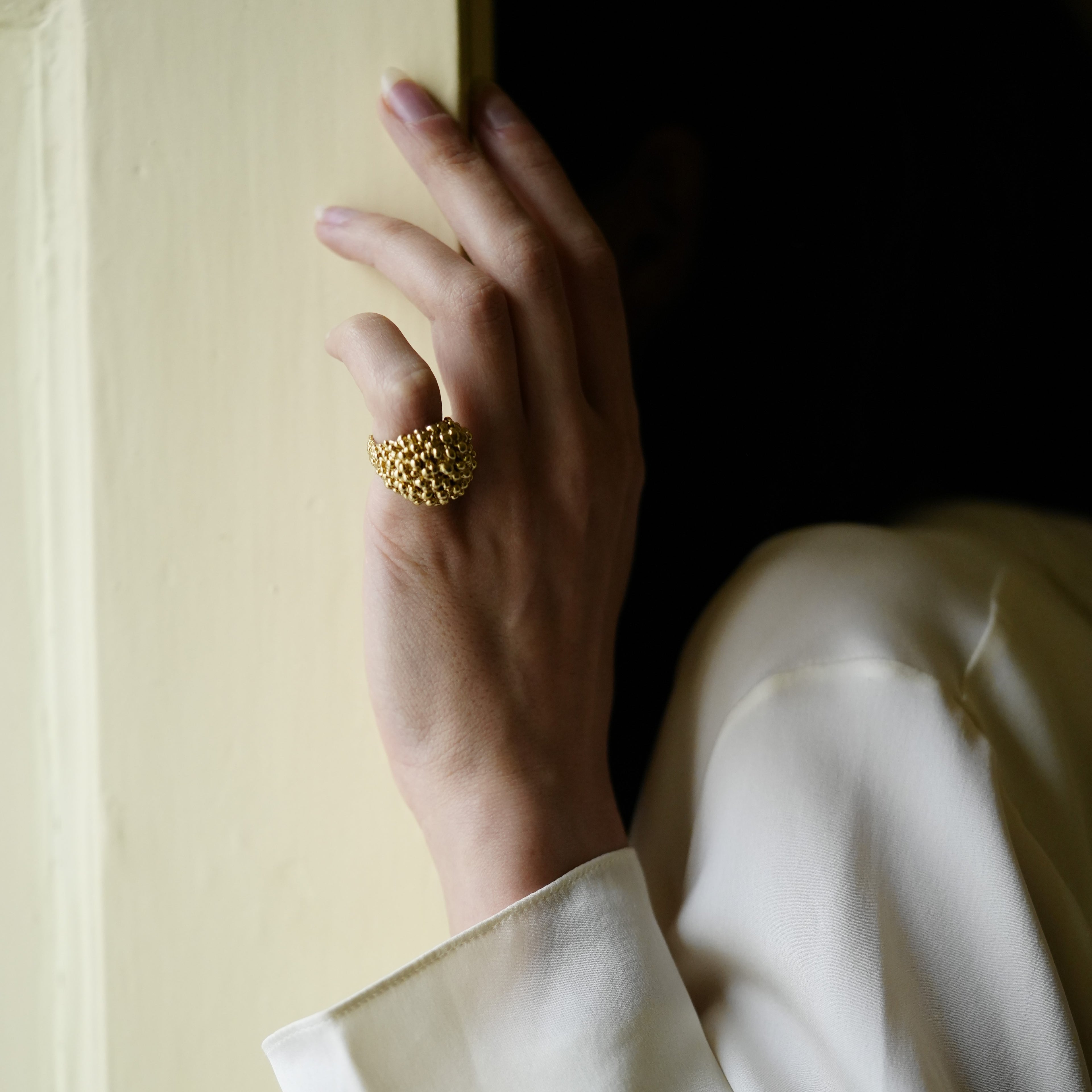 Equilibrium Chevalier Ring